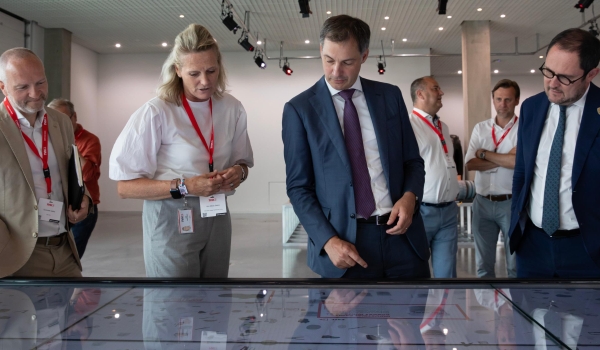 沙巴集团迎接比利时首相ALEXANDER DE CROO和副首相VINCENT VAN QUICKENBORNE来访参观总部